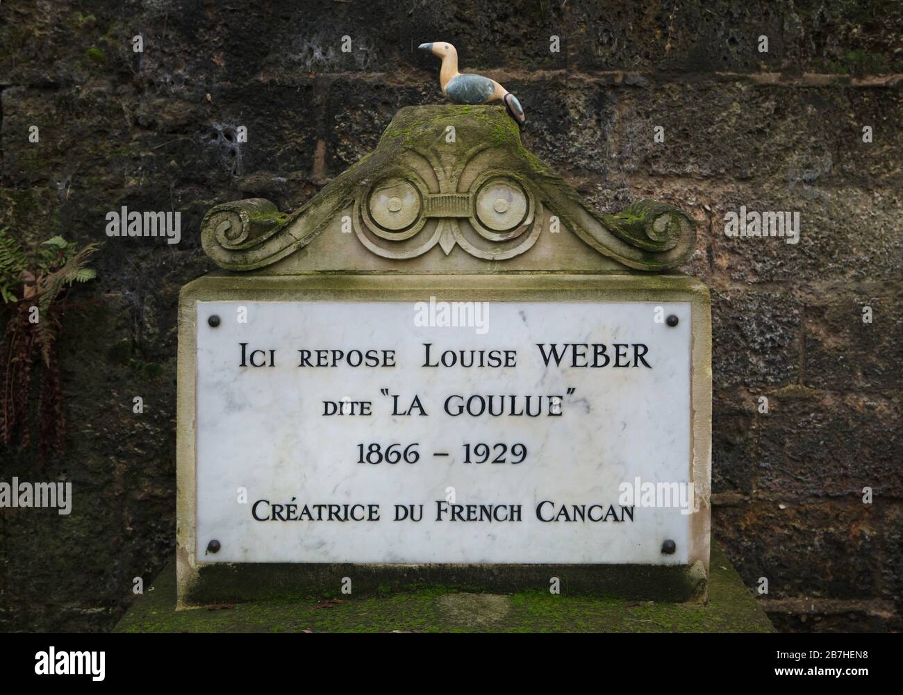Grab der französischen Cancan-Tänzerin Louise Weber, besser bekannt als La Goulue (1865-1929) auf dem Montmartre Friedhof (Cimetière de Montmartre) in Paris, Frankreich. La Goulue wurde als Königin von Montmartre und als Schöpfer des französischen Cancan gefeiert. Stockfoto