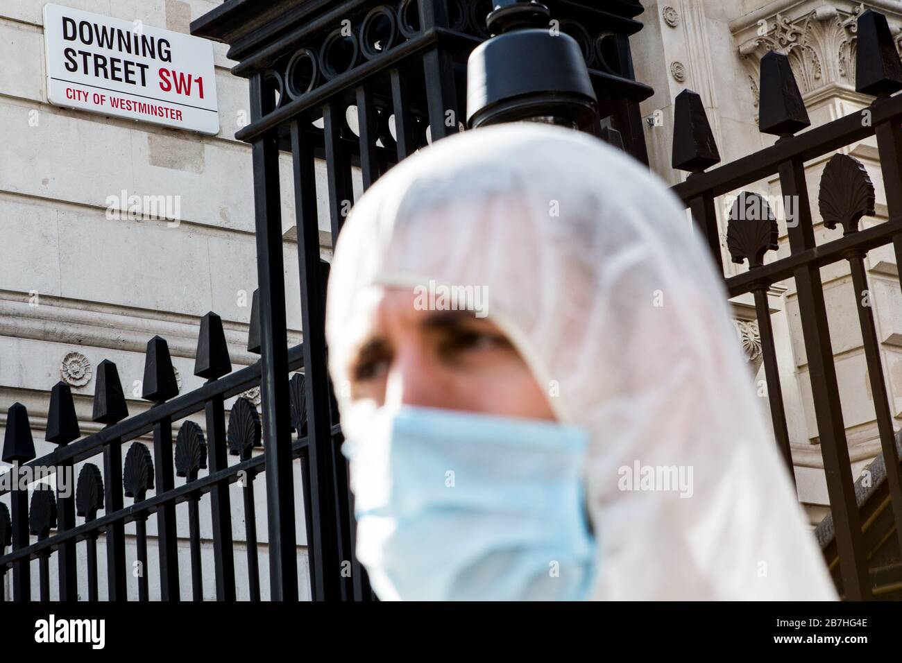 London, Großbritannien. März 2020. Demonstranten fordern von der Regierung strikte Maßnahmen, um zu verhindern, dass sich Covid-19 über Großbritannien ausbreitet, indem sie Schulen schließen, alle nicht essentiellen Geschäfte stoppen und ein System sozialer Distanzierung einführen. Credit: Thabo Jaiyesimi/Alamy Live News Stockfoto