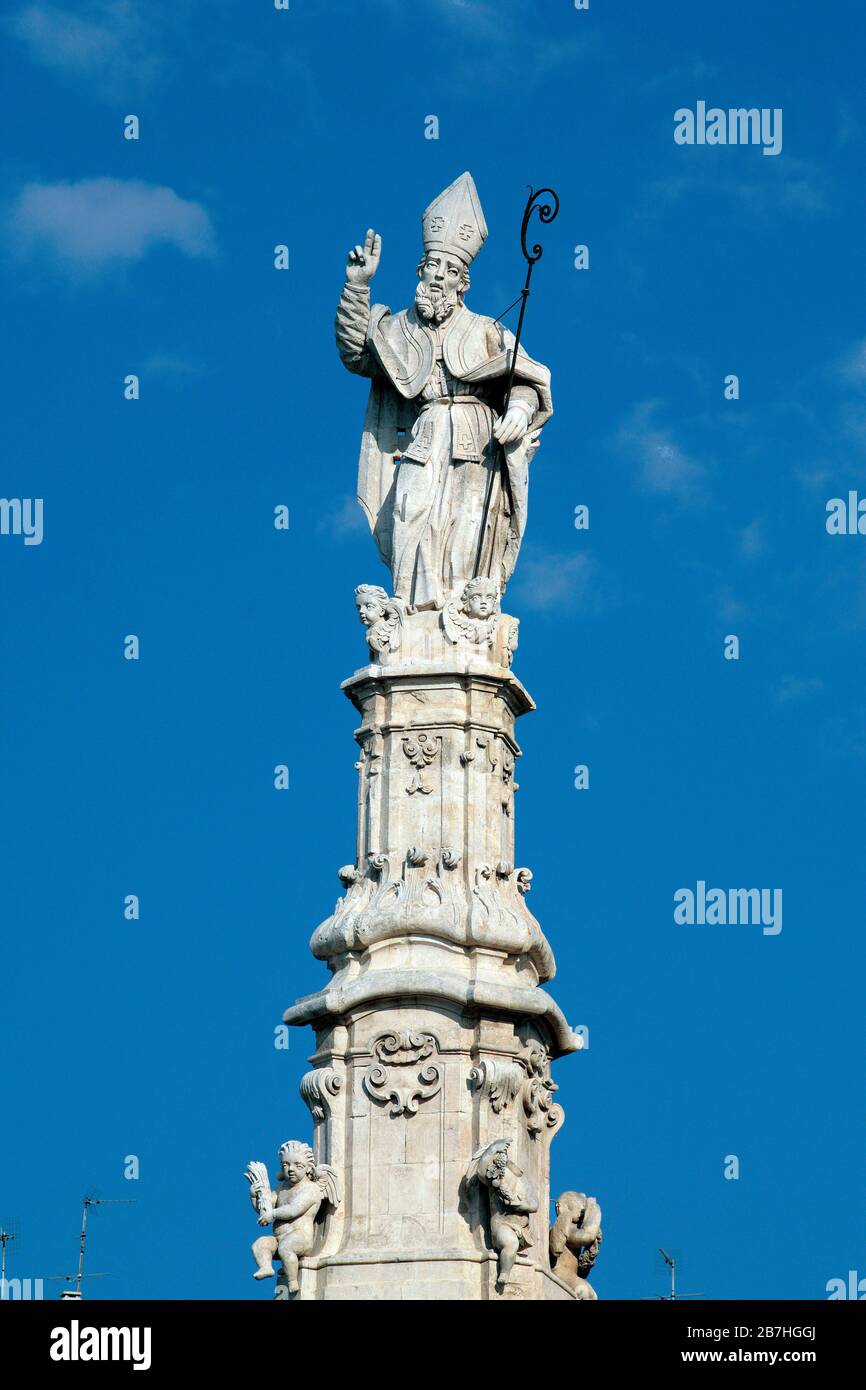 Italien Apulien Ostuni - Säule Von Sant'Oronzo Stockfoto