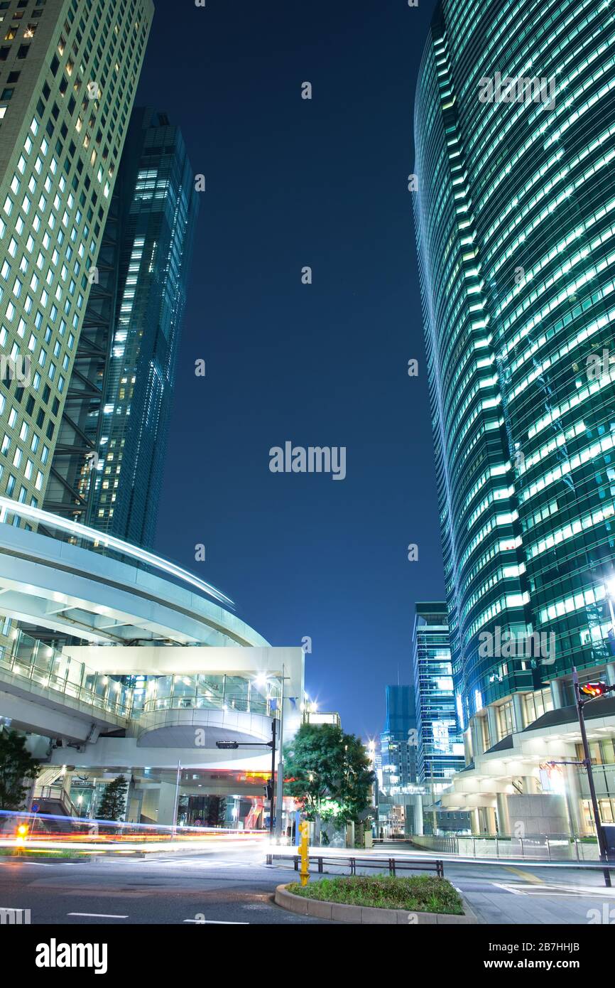 Skyline von Wolkenkratzern in Shiodome Area im Distrikt Shimbashi, Tokio, Kanto-Region, Honshu, Japan Stockfoto