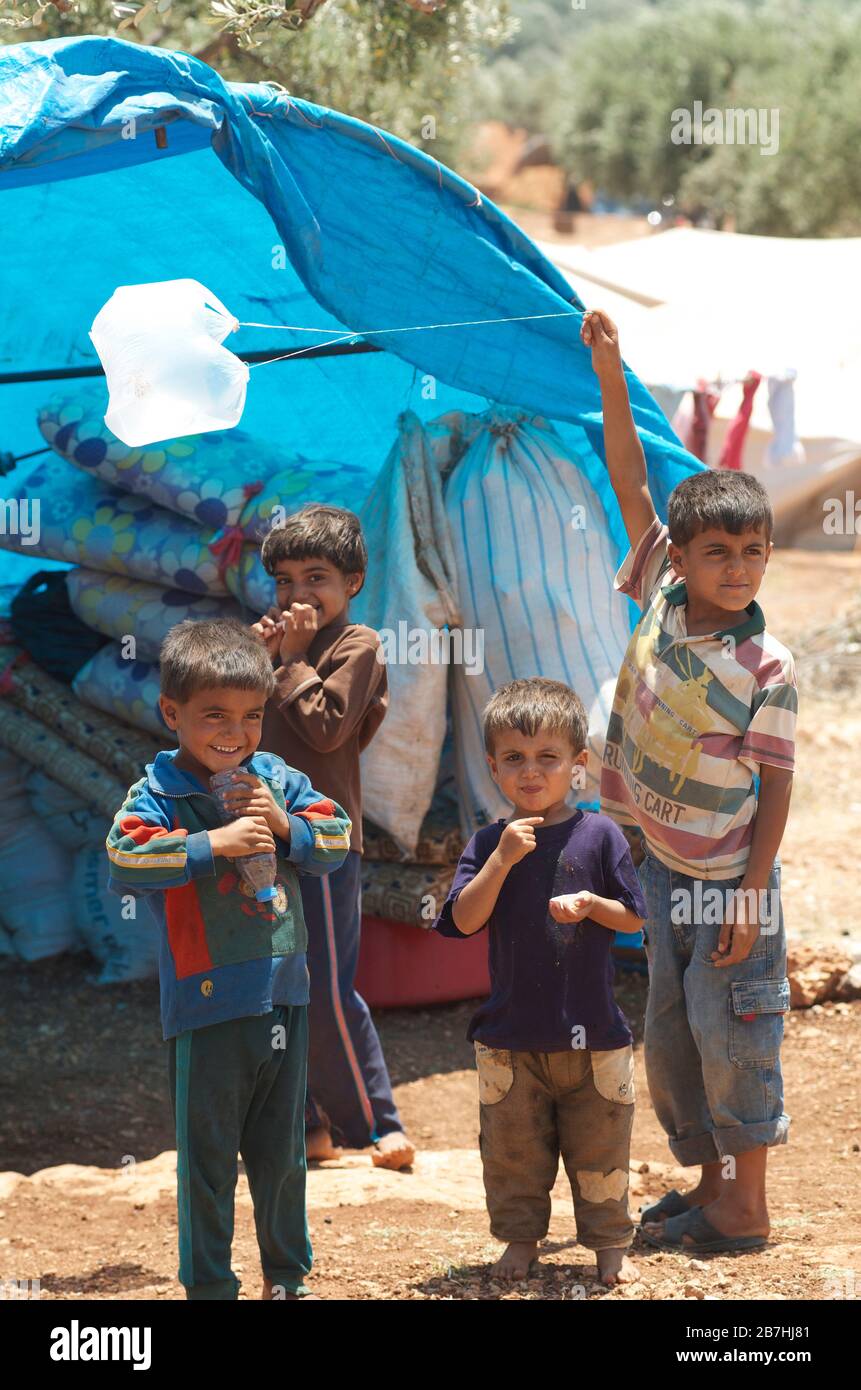 Atmeh Refugee Camp, Idlib, Syrien. Juni 2013. Syrische Flüchtlinge, die im Flüchtlingslager Atmeh in der Provinz Idlib leben, sind nach innen vertriebene Kinder Stockfoto