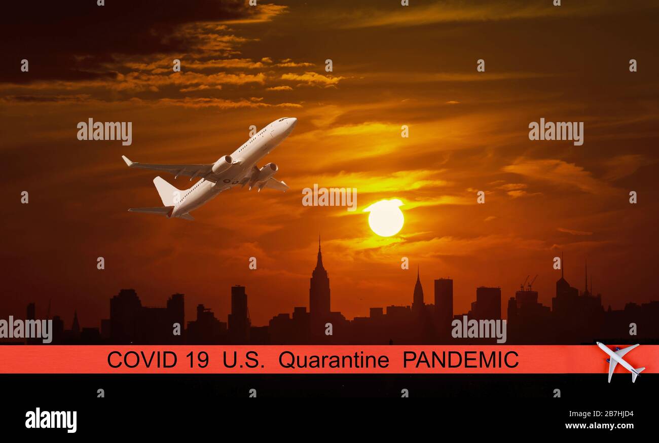 US-Pandemie hat Reise gestrichen US Quarantäne Covid 19 in New York City Wolkenkratzer im Finanzdistrikt, NYC USA Passagierflugzeug fliegen Stockfoto
