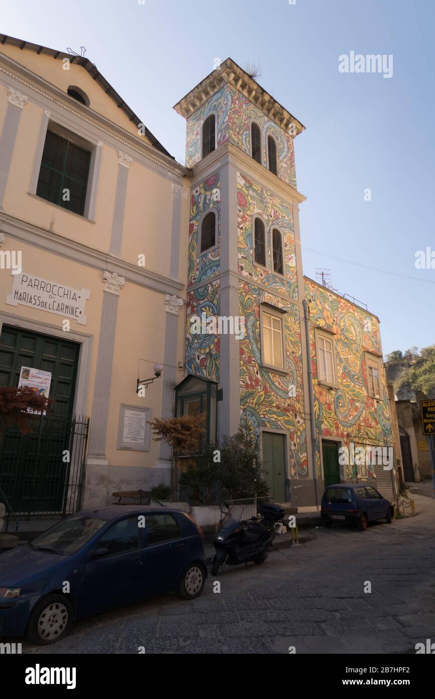 Ein allgemeiner Blick auf die Kirche di Maria Santissima del Carmine, im Stadtviertel Sanità von Neapel. Stockfoto