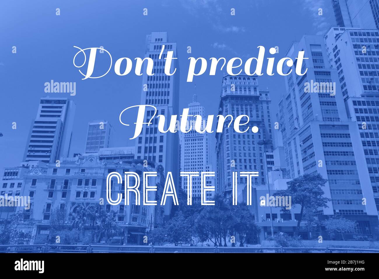 Inspirierendes Textposter - keine Vorhersage für die Zukunft, sondern Erstellung. Erfolgsmotivation. Stockfoto