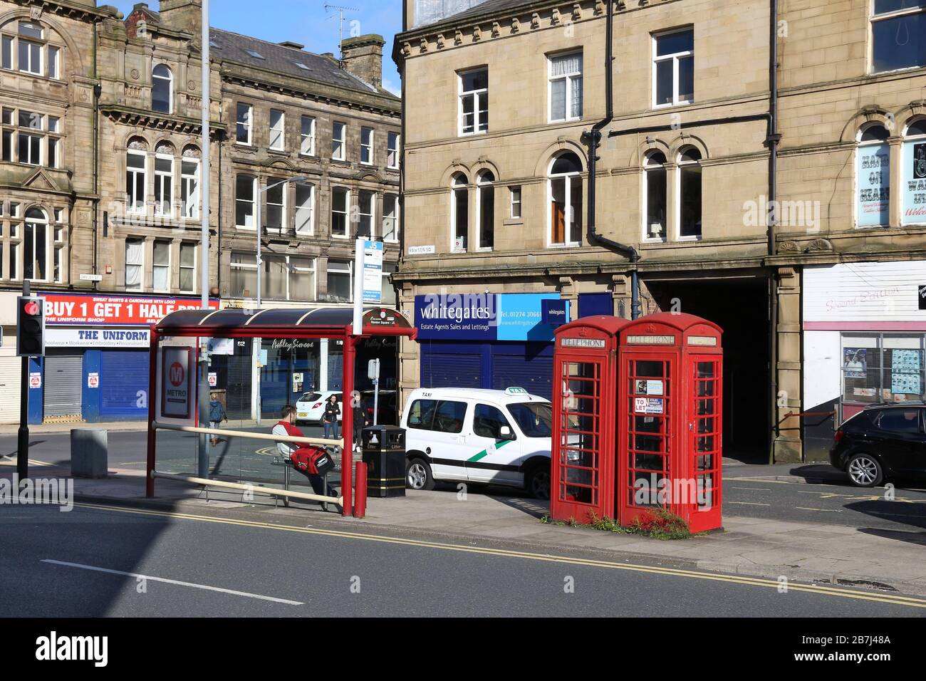 BRADFORD, Großbritannien - 11. JULI 2016: Innenstadt von Bradford City in Großbritannien. Bradford ist eine der größten Städte in Yorkshire mit 528.155 Einwohnern. Stockfoto