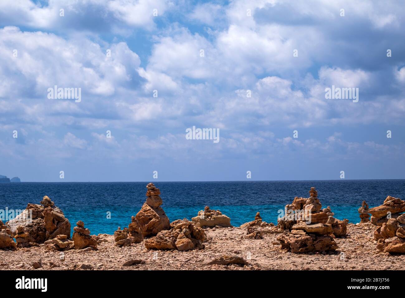 Die schöne Meeresfarbe von Ses Salines Beach, Insel Mallorca, Balearen, Spanien Stockfoto