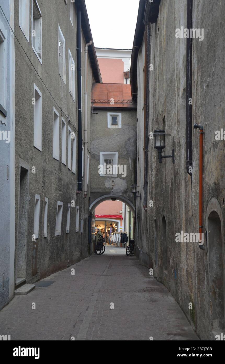 Vipiteno, Sterzing, Südtirol, Italien: Seitenstraße in der Stadtmitte Stockfoto
