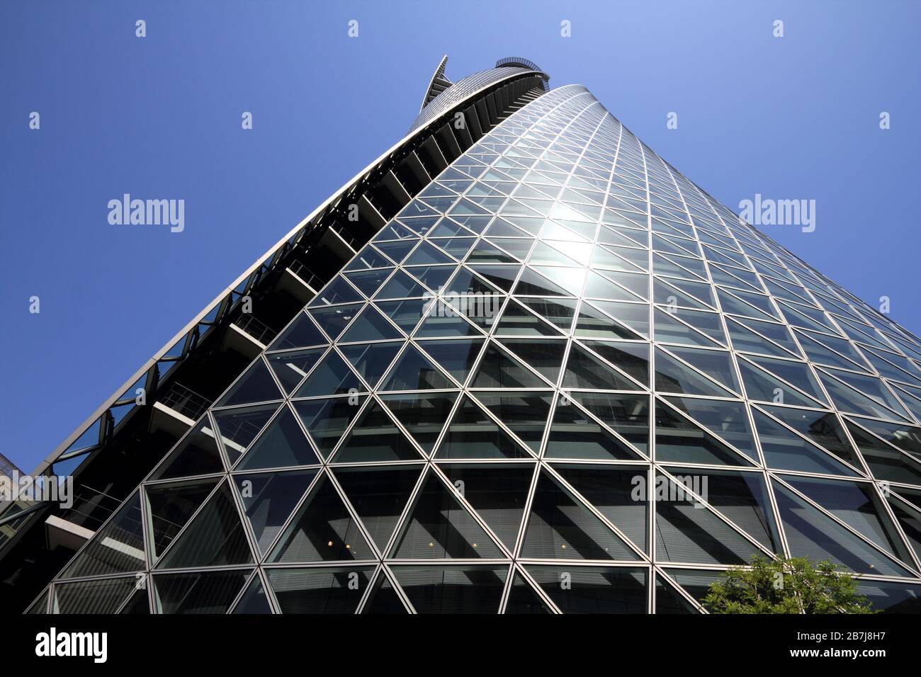 NAGOYA, Japan - 28. APRIL 2012: Mode Gakuen Spirale Towers Gebäude in Nagoya, Japan. Das Gebäude im Jahr 2008 fertig gestellt wurde, ist 170 m hoch und ist bei den meisten Stockfoto