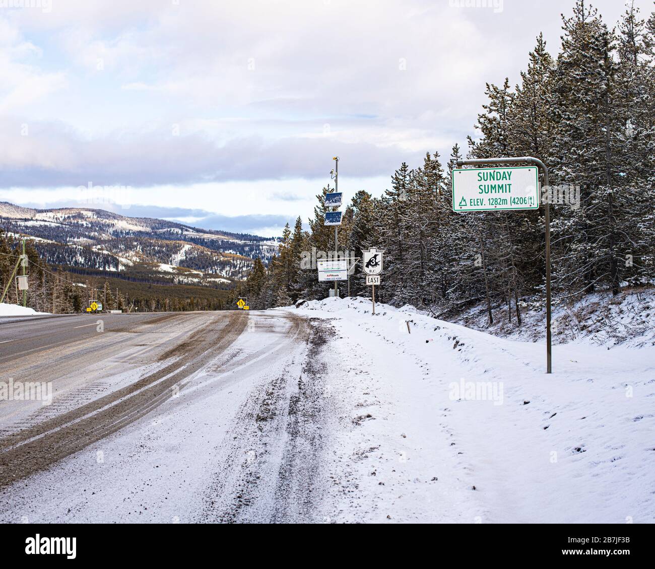 Hinweisschild - Sunday Summit, Crow's Nest Highway, British Columbia, Kanada Stockfoto