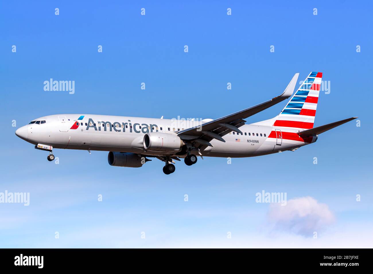 New York, USA - 29. Februar 2020: Flugzeug der American Airlines Boeing 737 am Flughafen New York John F. Kennedy (JFK) in den USA. Boeing ist ein Flugzeug m Stockfoto