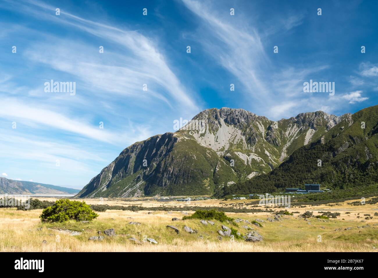 Mount Cook National Park Village in Distance, Aoraki/Mount Cook National Park, South Island, Neuseeland Stockfoto