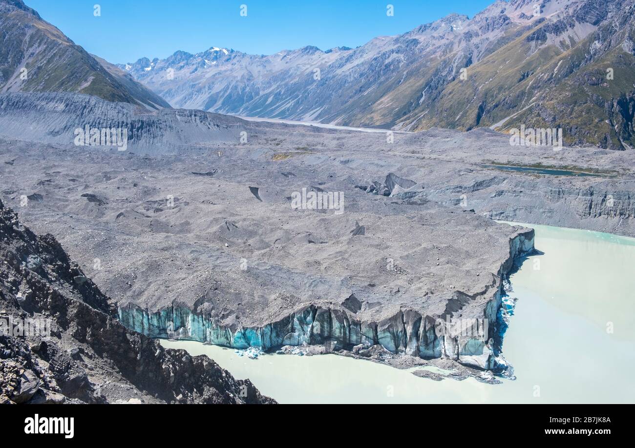 Luft aus dem Tasman Lake und dem Gletscher, die das Kalben zeigen, Aoraki/Mount Cook National Park, South Island, Neuseeland Stockfoto