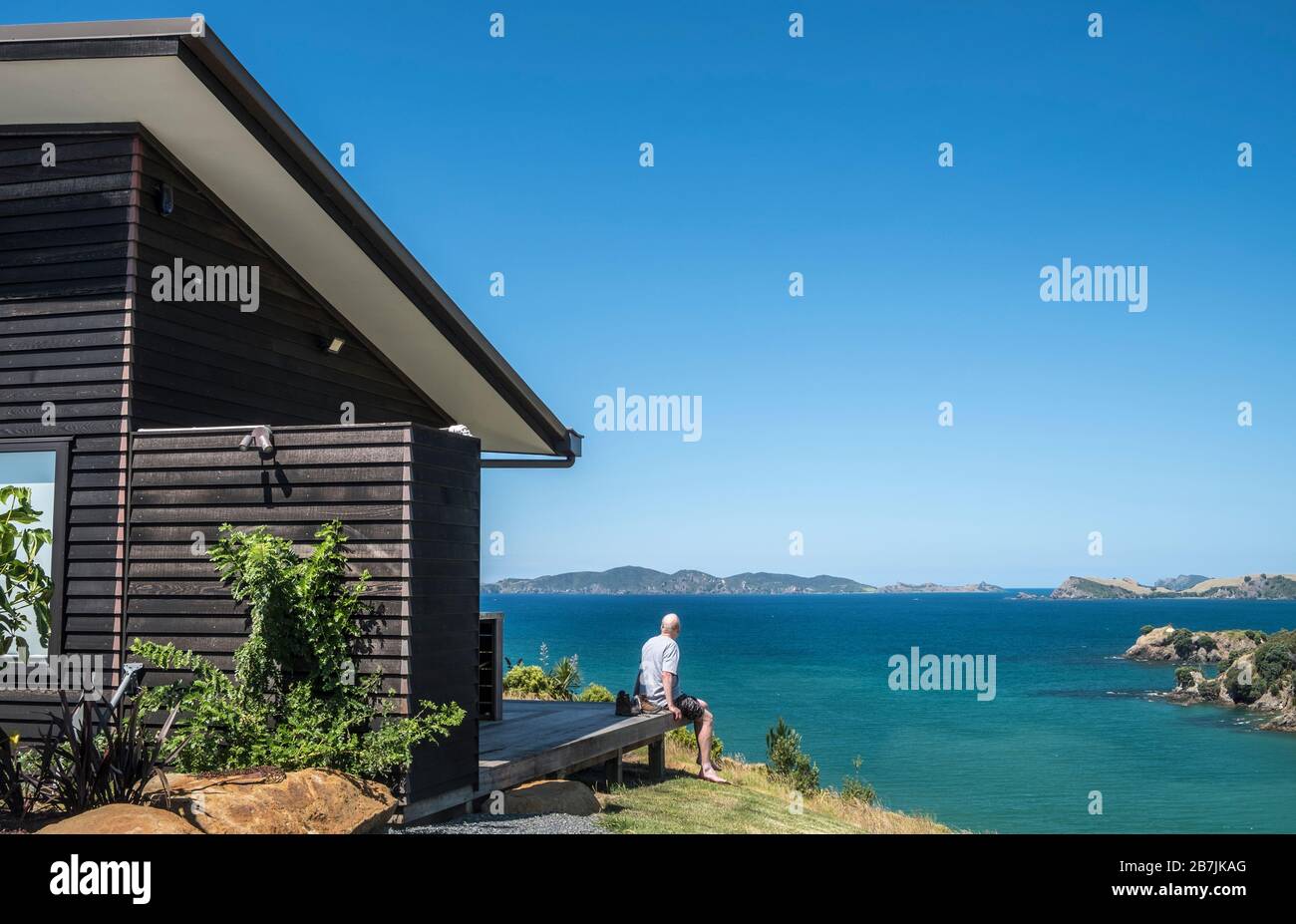 ⁨View der Mahinepua Bay von Deck, Kaeo⁩, ⁩Bay of Islands, Northland North Island, Neuseeland Stockfoto