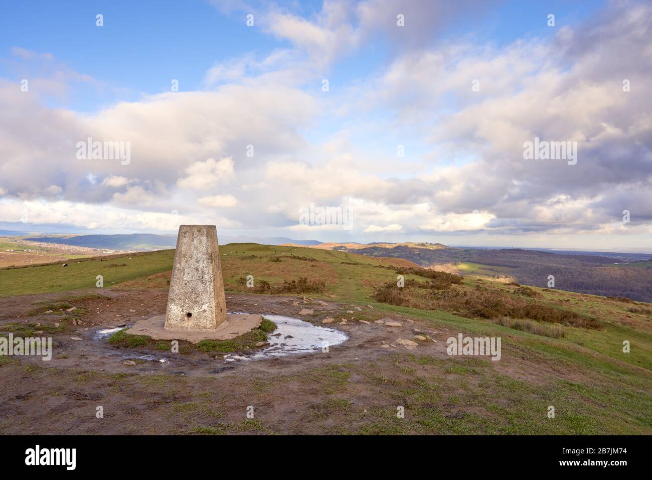 TRIG Point auf dem Gipfel des Garth Mountain in der Nähe von Pentyrch, Cardiff, South Wales. Stockfoto