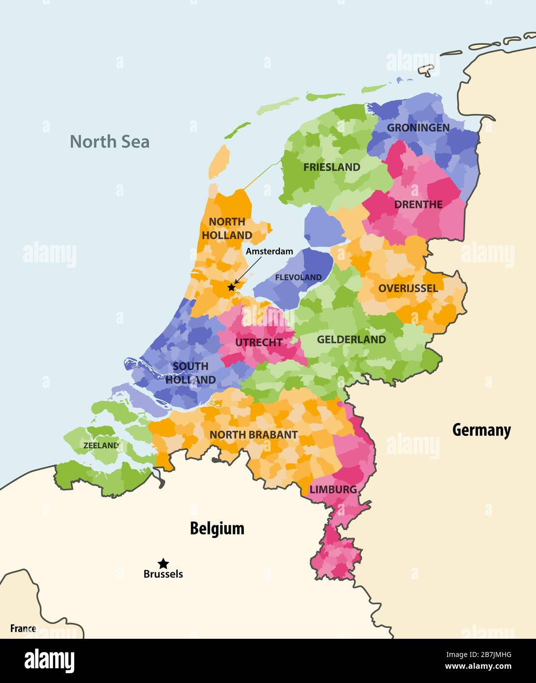 Die Gemeinden der Niederlande, die nach Provinzen eingefärbt sind, bilden eine Karte mit den Nachbarländern und Terrotorien. Vektor Stock Vektor