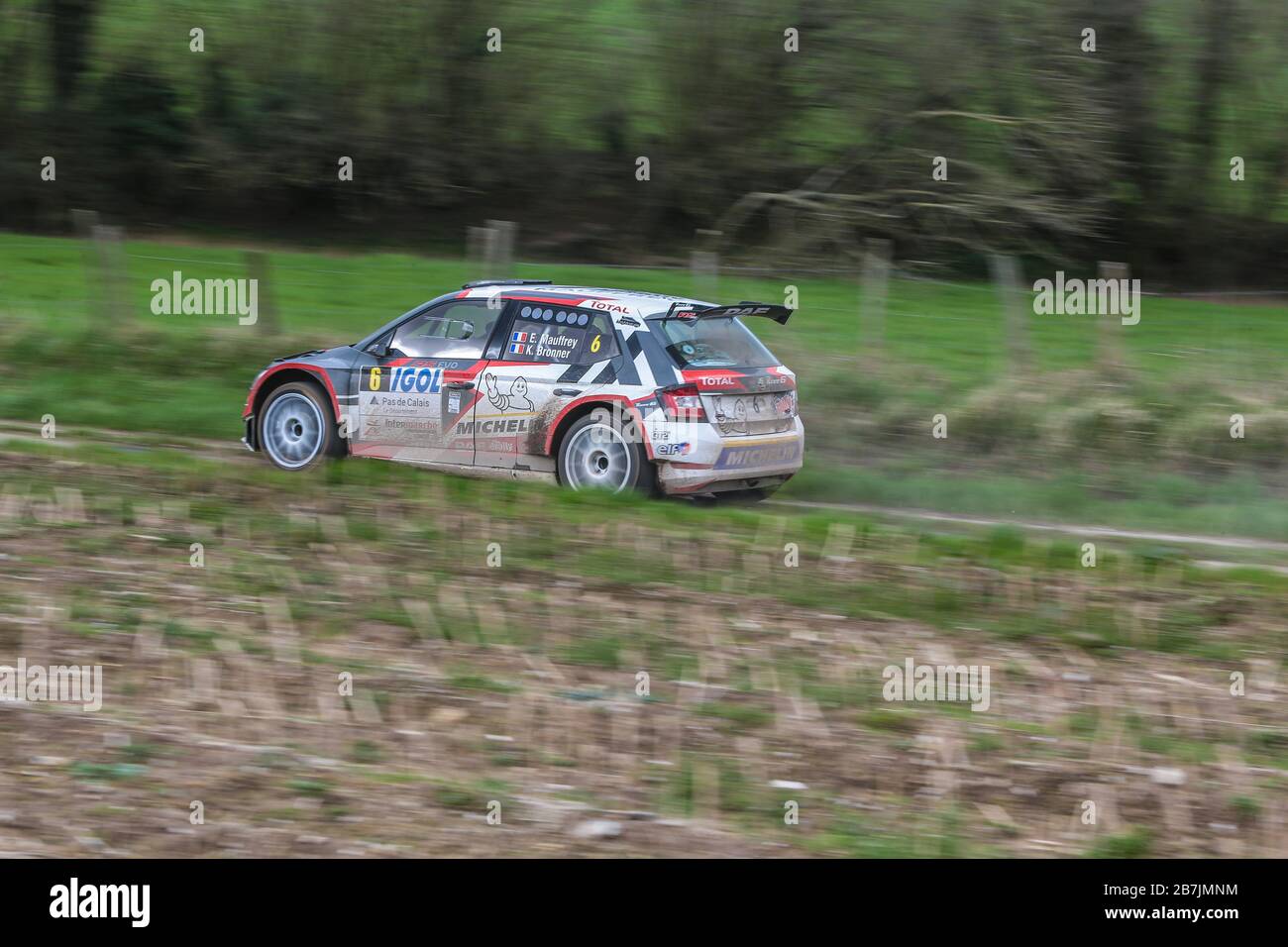 Eric MAUFFREY aus Frankreich und sein Beifahrer Kevin BRONNER treten in ihrem Skoda Fabia WRC-Wagen während der Etappe 4 der Rallye Le Touquet an, der ersten Runde der französischen Rallye-Meisterschaft. Stockfoto