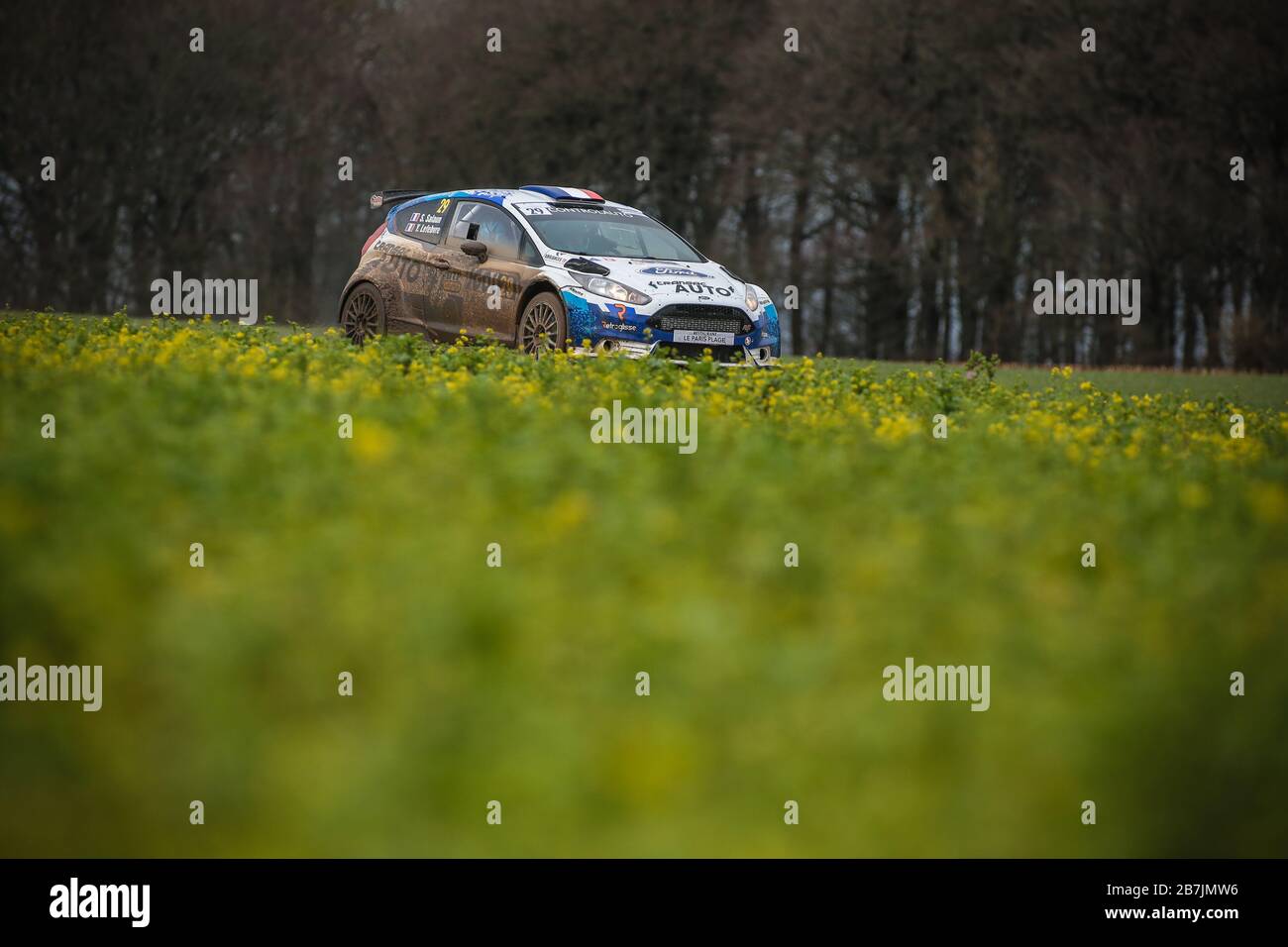 Samuel Salaun aus Frankreich und sein Beifahrer Yoan LEFEBVRE treten in ihrem Ford Fiesta WRC-Wagen während der Etappe 18 der Rallye Le Touquet an, der ersten Runde der französischen Rallye-Meisterschaft. Stockfoto