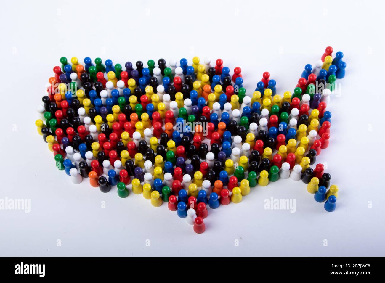 Karte der Staaten von Amerika, mit Holzfigürchen, weißem Hintergrund, isoliert auf Weiß Stockfoto