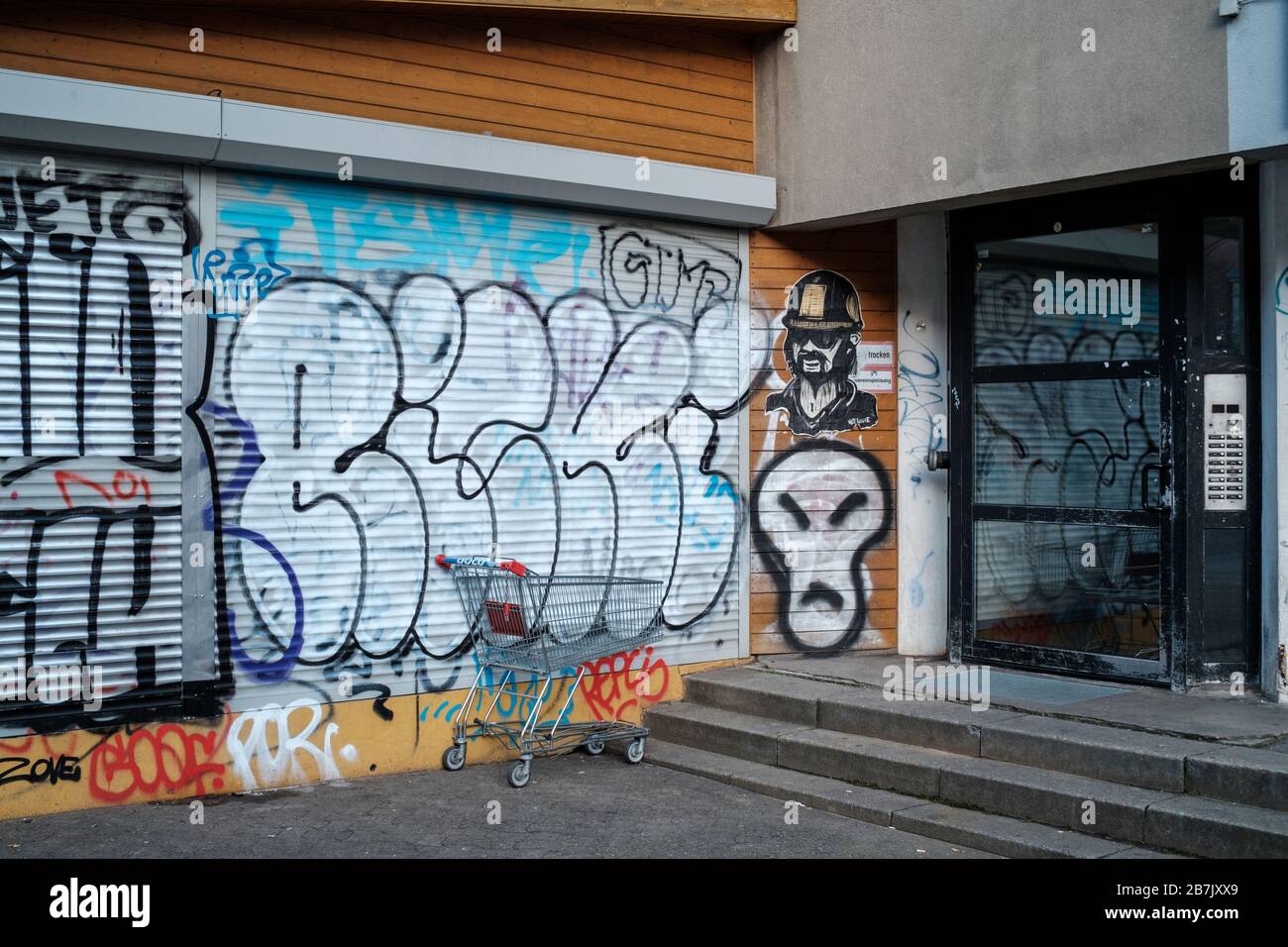 Typische Szenen aus den Straßen von Berlin-Neukölln, sanftmütiger Bereich in Berlin, Deutschland. Stockfoto