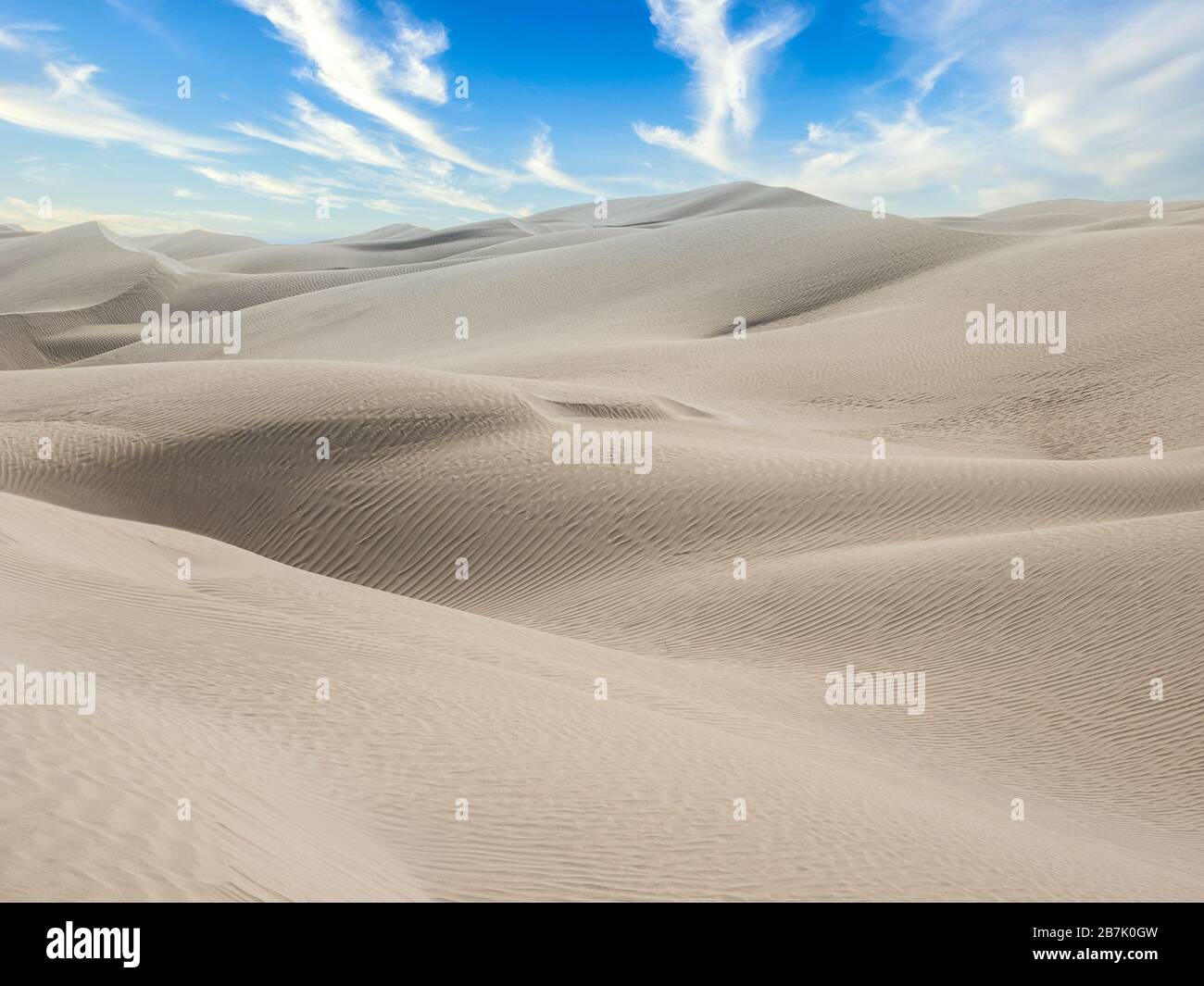 Berühmte Zuckerdünen der weißen Wüste in Oman, in der Nähe von Al Khaluf Stockfoto