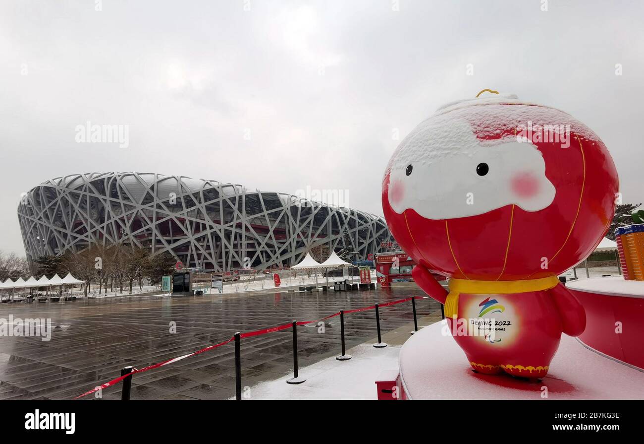 Olympic Green, ein Olympiapark im Chaoyang-Distrikt, der für die Olympischen Sommerspiele 2008 gebaut wurde, steht im Schnee, Peking, China, 5. Februar 2020. *** Stockfoto