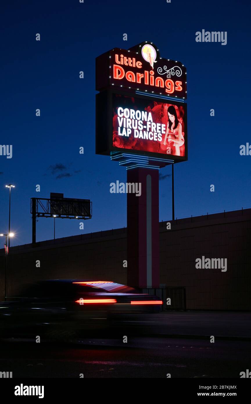 Las Vegas, Nevada, USA. März 2020. Ein Schild im Las Vegas Strip Club der kleinen Lieblinge wirbt am 16. März 2020 in Las Vegas, Nevada für "coronavirus-freie Rundentänze". Die Weltgesundheitsorganisation erklärte das Coronavirus (COVID-19) am 11. März zu einer globalen Pandemie. Credit: David Becker/ZUMA Wire/Alamy Live News Stockfoto