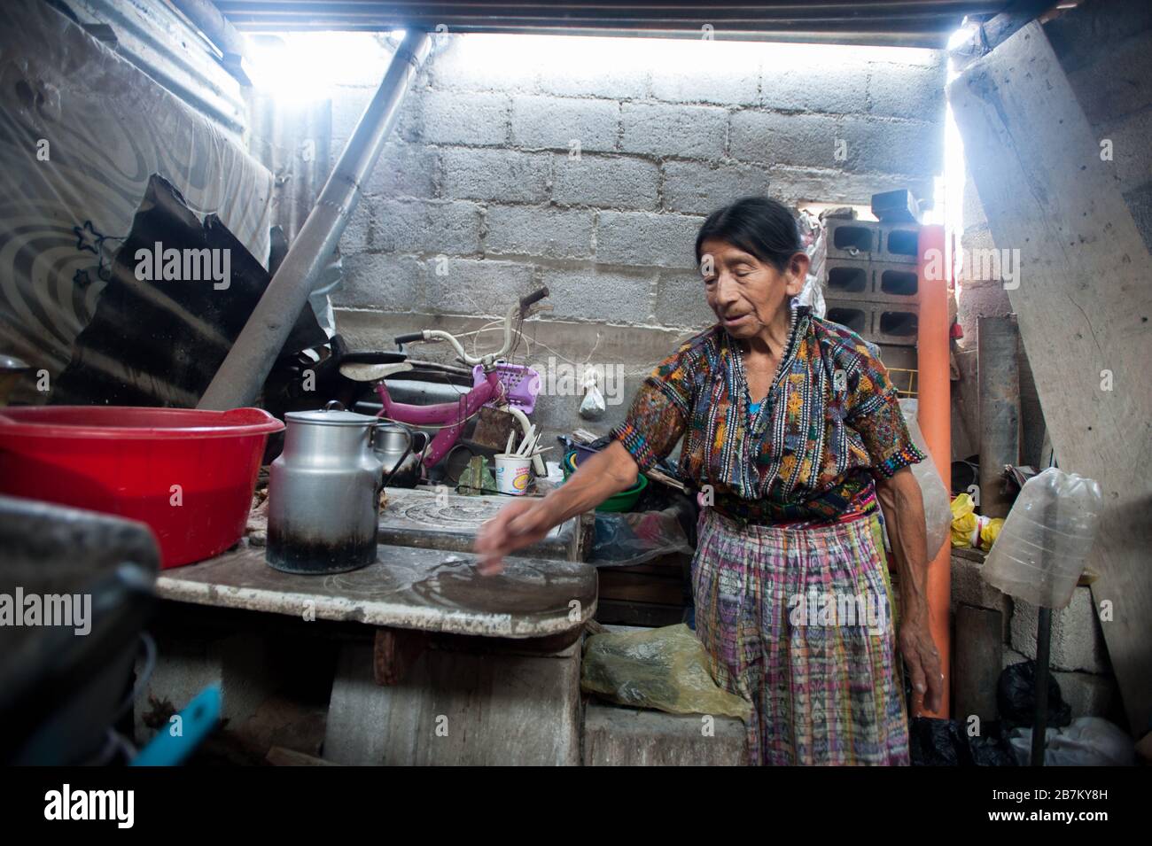 Eine Maya indigene Frau in San Jorge La Laguna, Solola, Guatemala. Stockfoto