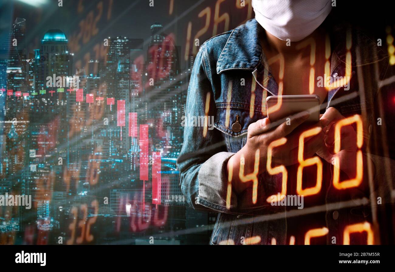 Tourismus-Problem-Wirtschaft bilden Corona-Virus-Outbreak-Konzept. Eine Touristikerin mit Geschäftsaktien zeigt nach unten. Sie paranoide Welt der Wirtschaftsfinanzierung stoc Stockfoto