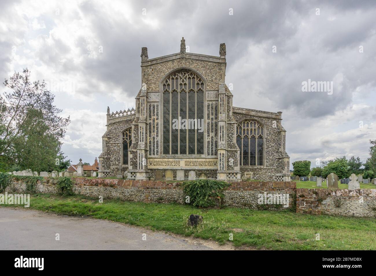 Außenansicht der Kirche der Heiligen Dreifaltigkeit aus dem 15. Jahrhundert, Blythburgh, Suffolk, Großbritannien Stockfoto