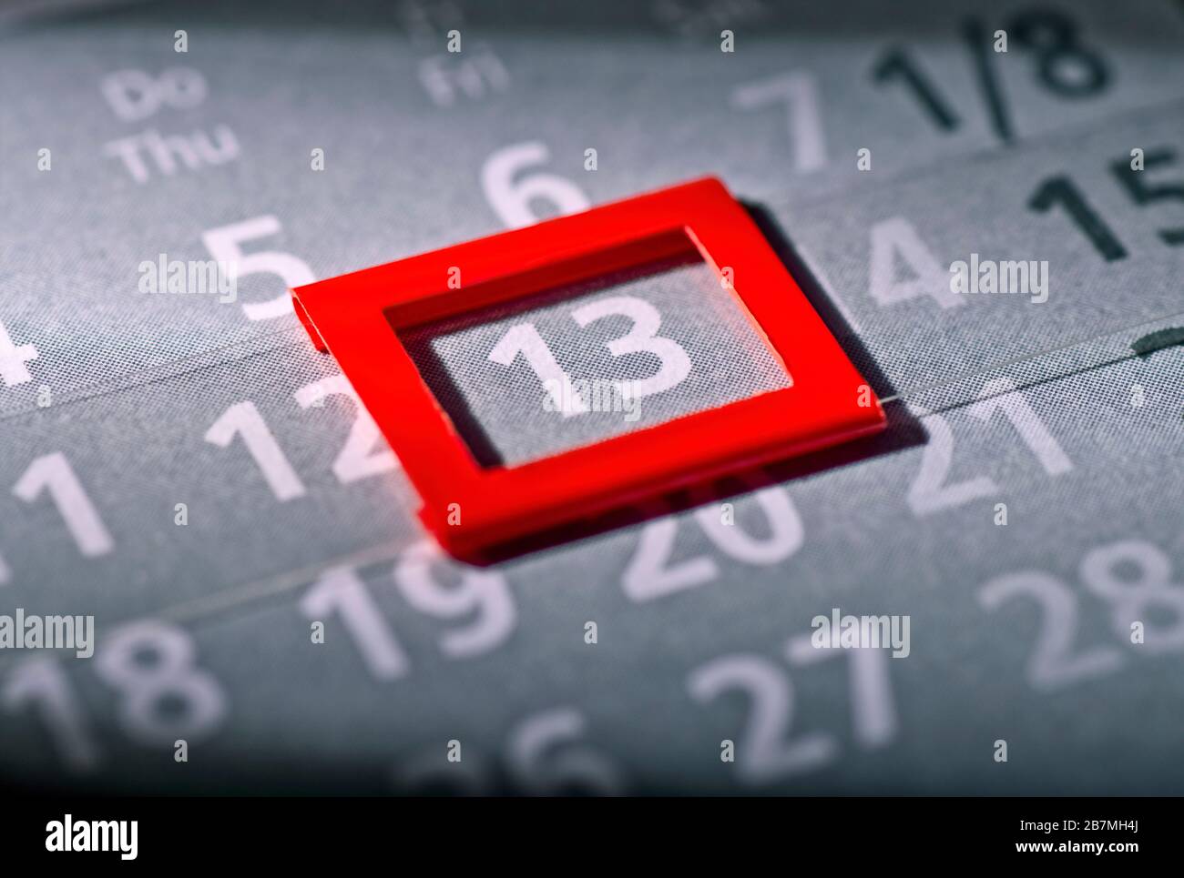 Ein roter Rahmen markiert Freitag den 13. In einem Kalender Stockfoto