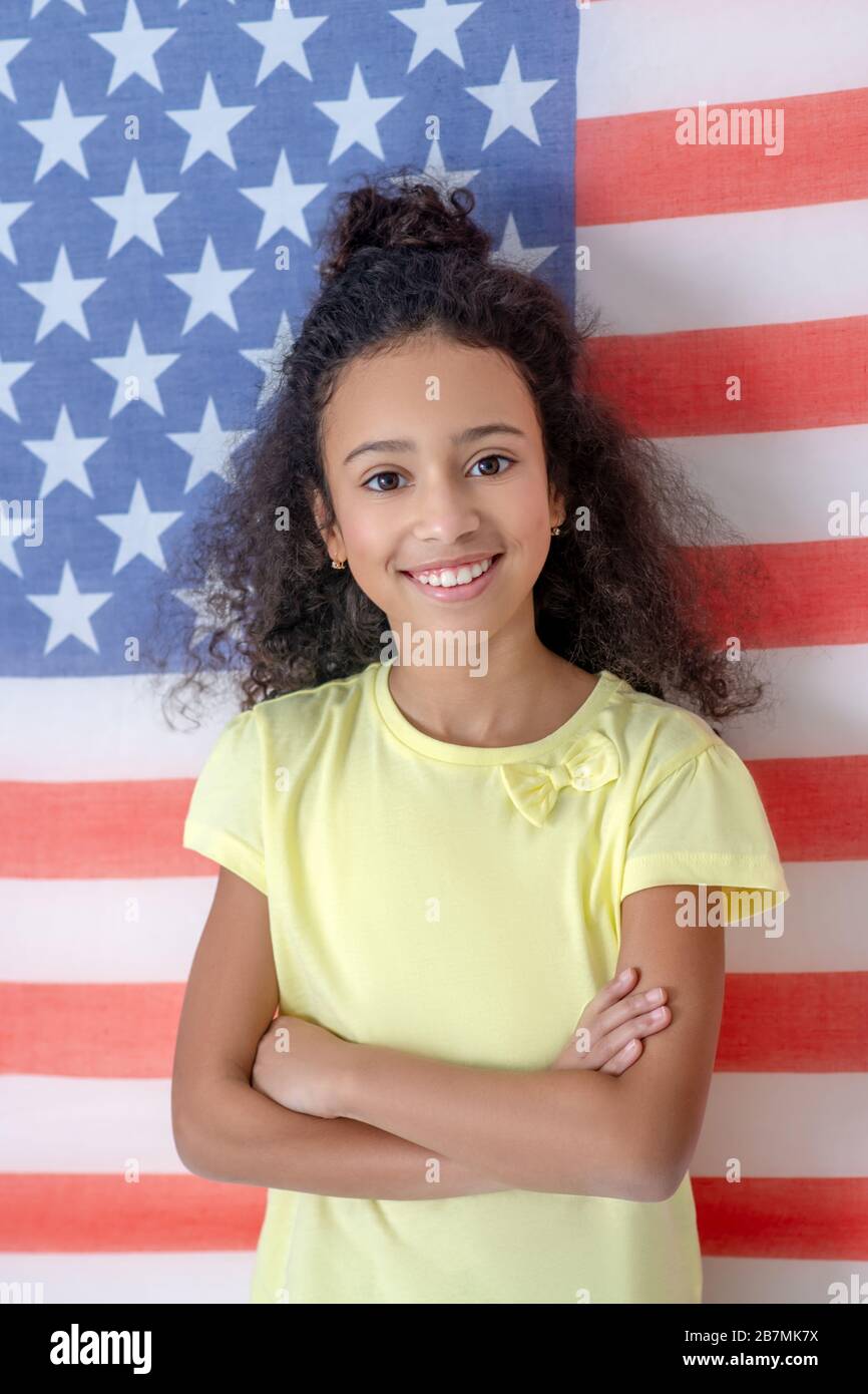 Glücklicher schwarzer Mädchen Teenager Patriot ihres Landes. Stockfoto