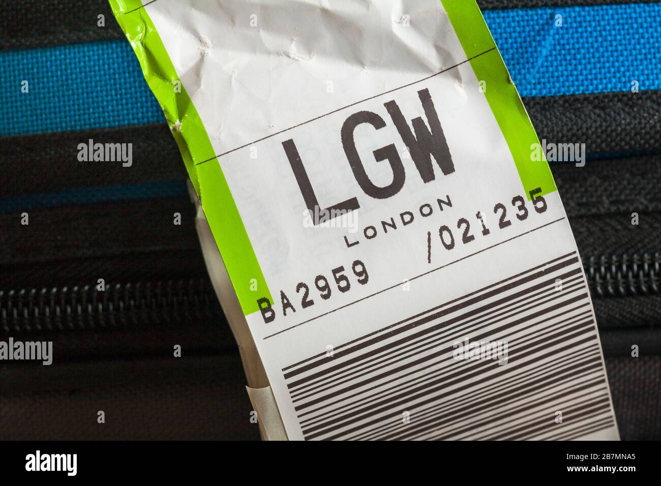 Gepäckaufkleber von BA British Airways auf dem Gepäck des LGW London Gatwick Airport in England