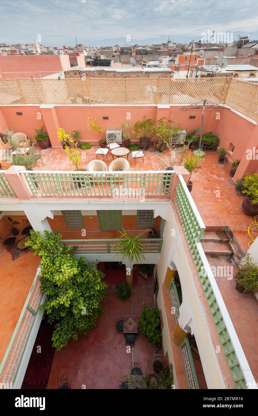 Blick auf Riad und Wohnviertel in Marrakesch, Marokko Stockfoto