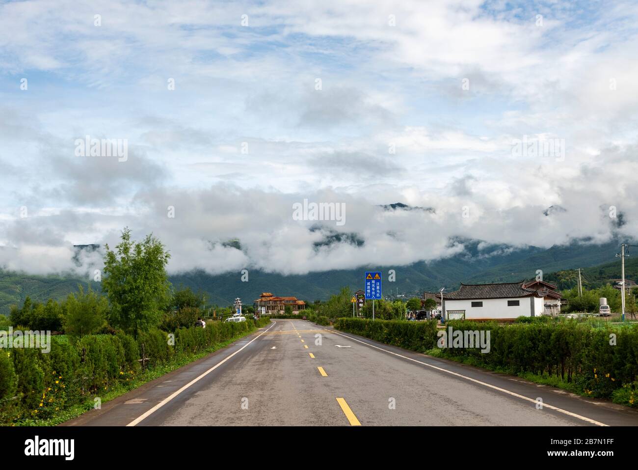 Ein Gebiet in der Nähe von Lashi Hai, das Teil der alten Tea Horse Road, Chamagudao, war und sich durch die Berge von Sichuan, Yunnan und Tibet in China schlängelt. Stockfoto