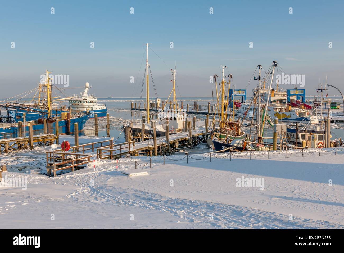 Eisbedeckter Habour im extrem kalten Winter, Insel Föhr, Nordsee, Unesco-Welterbe, Nordfriesland, Schleswig-Holstein, Norddeutschland, Europa Stockfoto