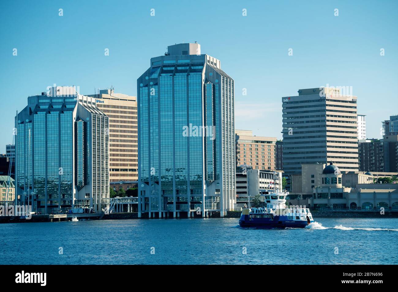 Blick auf den Hafen von Halifax, Nova Scotia, Kanada, am Ufer der Stadt. Stockfoto