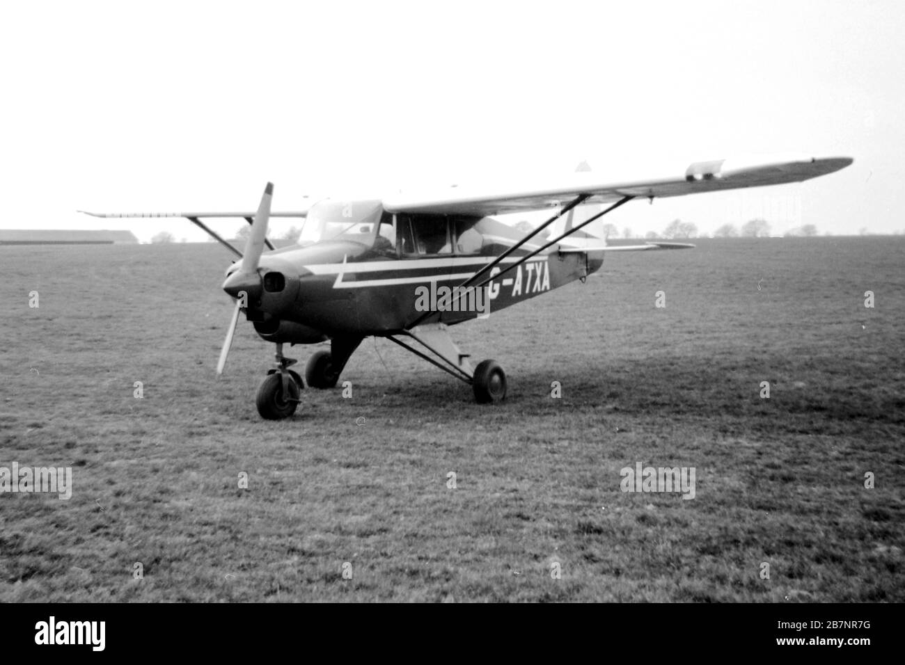 Ein Piper Tri-Pacer im Sywell Aerodrome, Northamptonshire im Jahr 1967 Stockfoto
