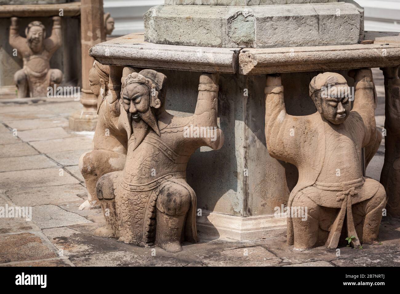 Chinesische Steinstatuen im Wat Pho Tempel Bangkok Stockfoto