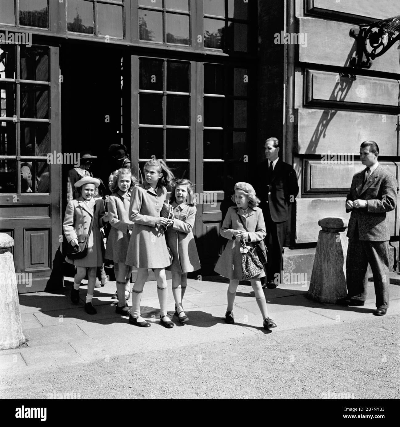 Die Prinzessinnen Birgitta, Margaretha und Desiree auf dem Weg von der Schlossschule, Stockholm, Schweden, 24/5 1946. Stockfoto