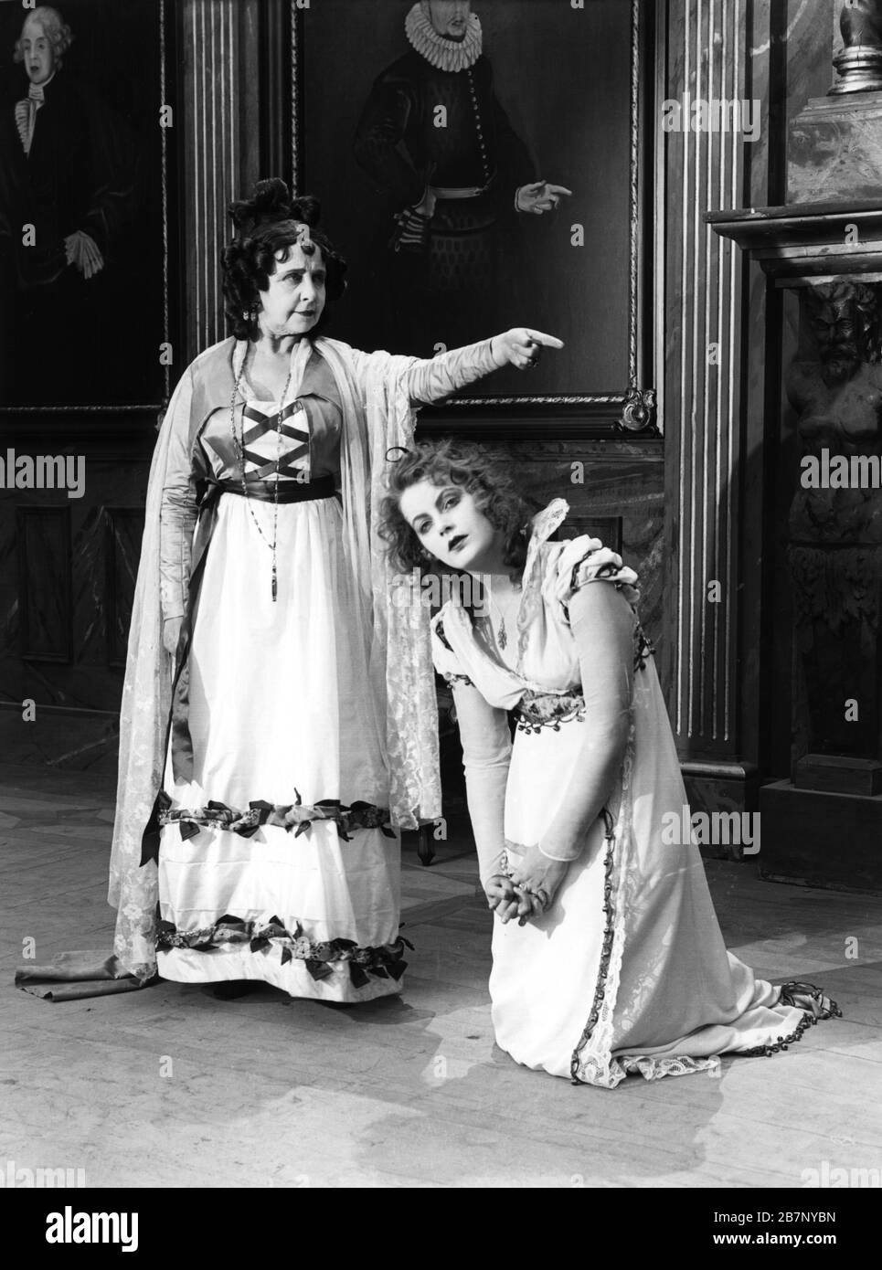 Greta Garbo und Gerda Lundekvist in der Saga von Gosta Berling, 1924. Stockfoto