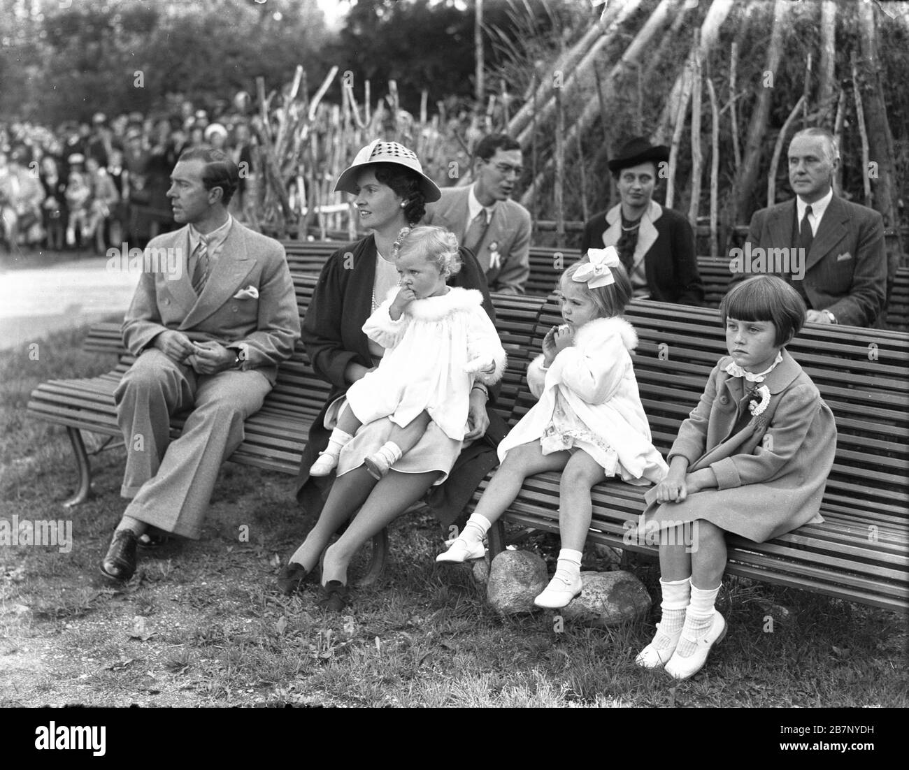 Prinz Gustav Adolf, Prinzessin Sibylla, Prinzessin Margaretha und Birgitta und Unbekanntes Mädchen am Kindertag, Stockholm, Schweden, 3/9 1938. Stockfoto