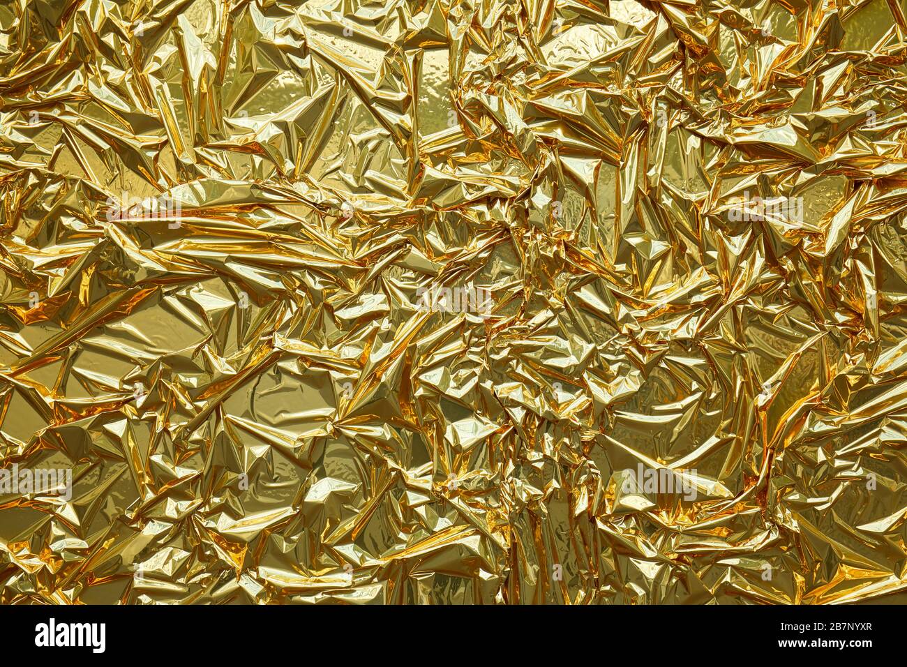 Hintergrund mit goldener Metallfolie Stockfoto