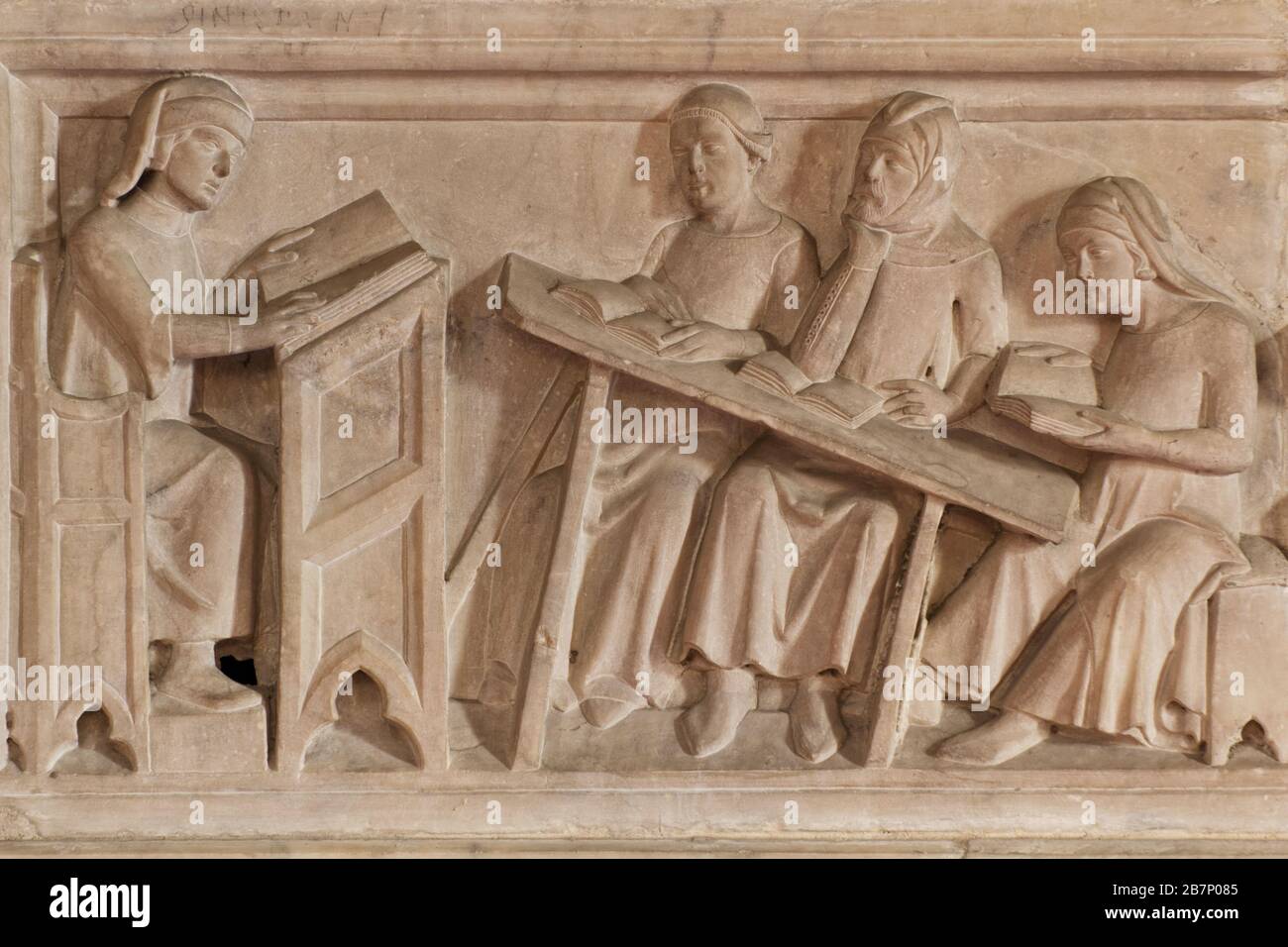 Eine mittelalterliche Lektion - Detail des Grabes des Cino da Pistoia (14. Jahrhundert) von Agostino di Giovanni - Duomo - Pistoia Stockfoto