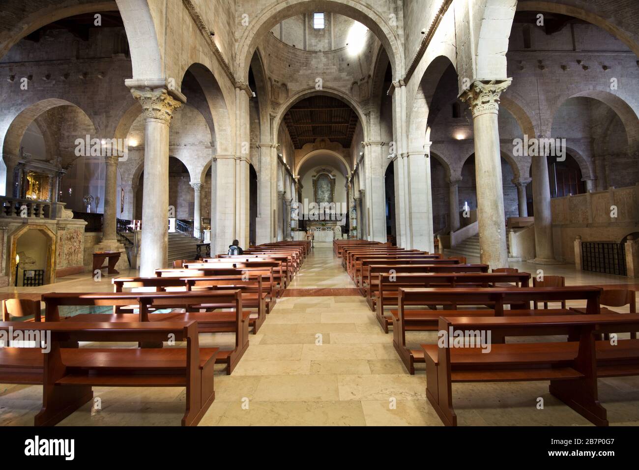 Das Innere der Kathedrale von Saint Cyriacus Martyr, eine Mischung aus romanischen, byzantinischen und gotischen Stil - Ancona, Marken, Italien Stockfoto