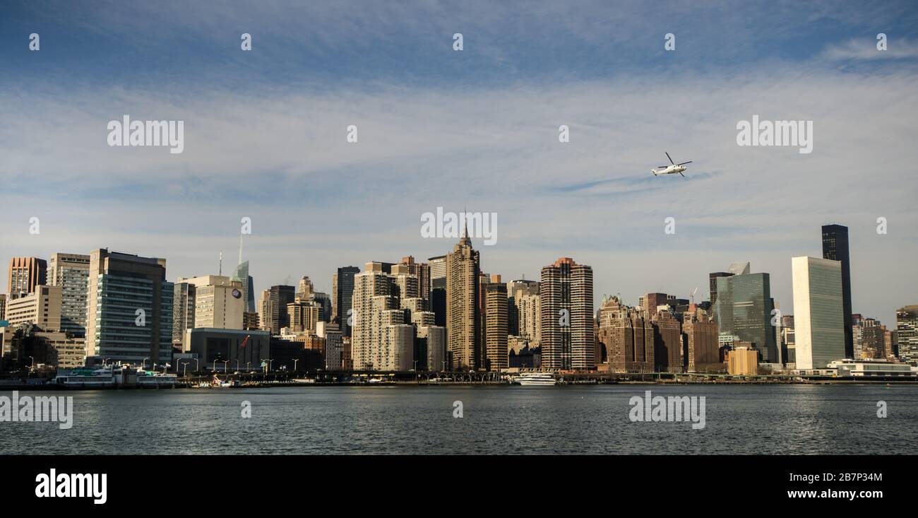 Skyline von New York aus dem Hudson River Stockfoto