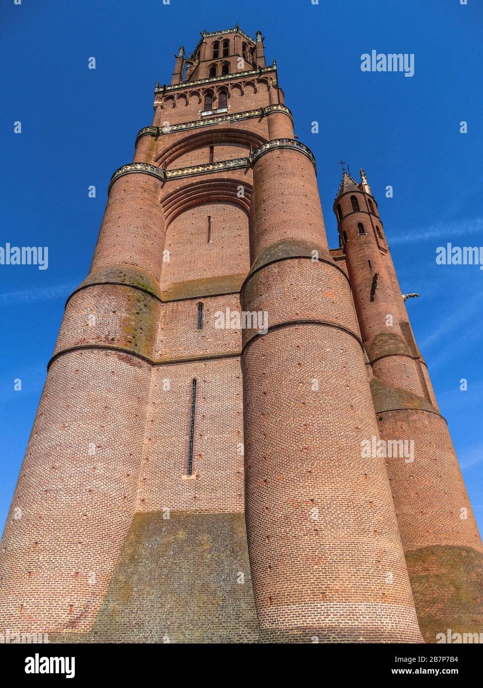 Albi Domturm mit blauem Himmel, Frankreich Stockfoto