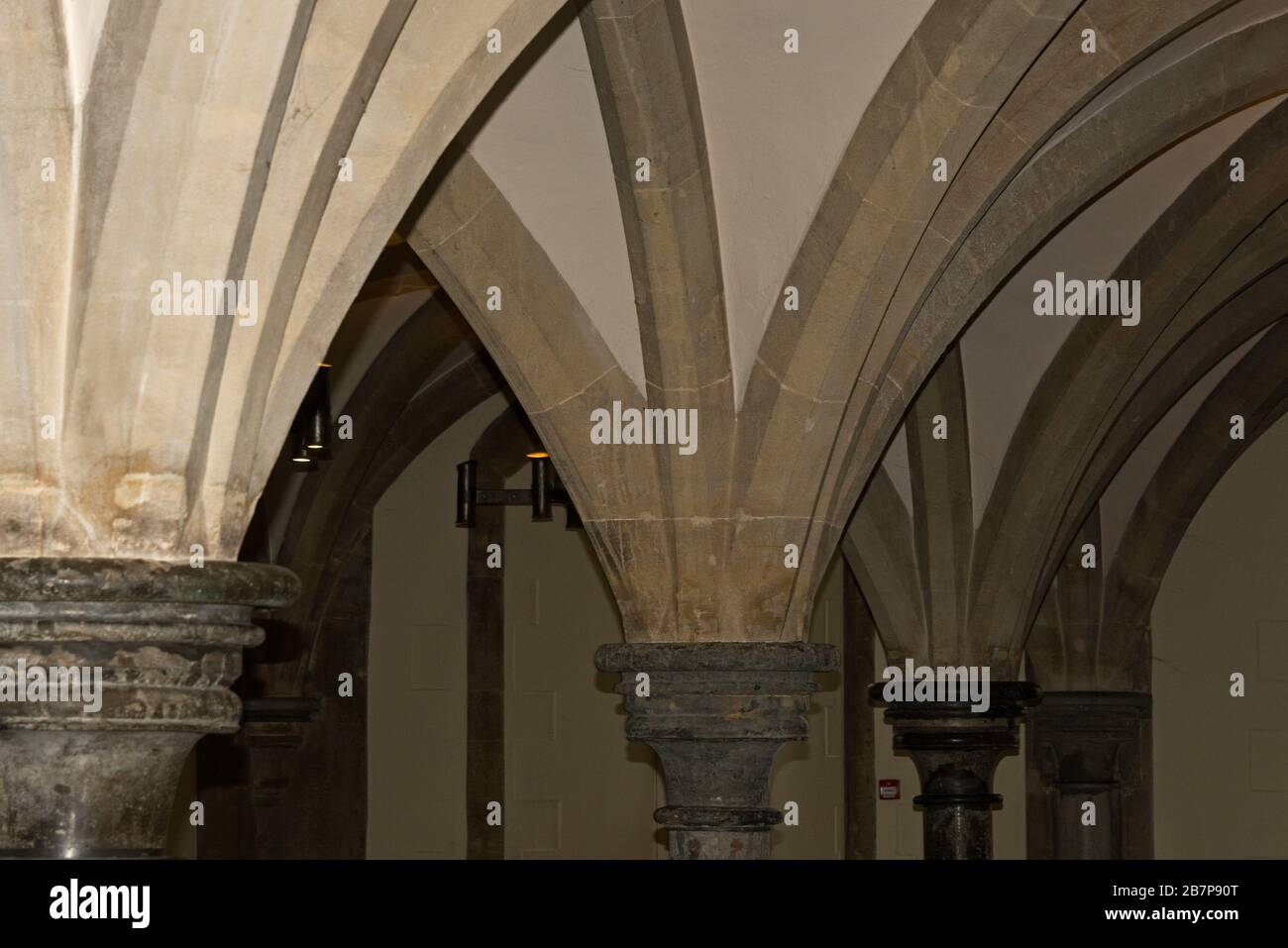 Die gewölbte Decke des Ventilators unter der Kate im Bishops Palace in Wells Somerset, England, Großbritannien Stockfoto