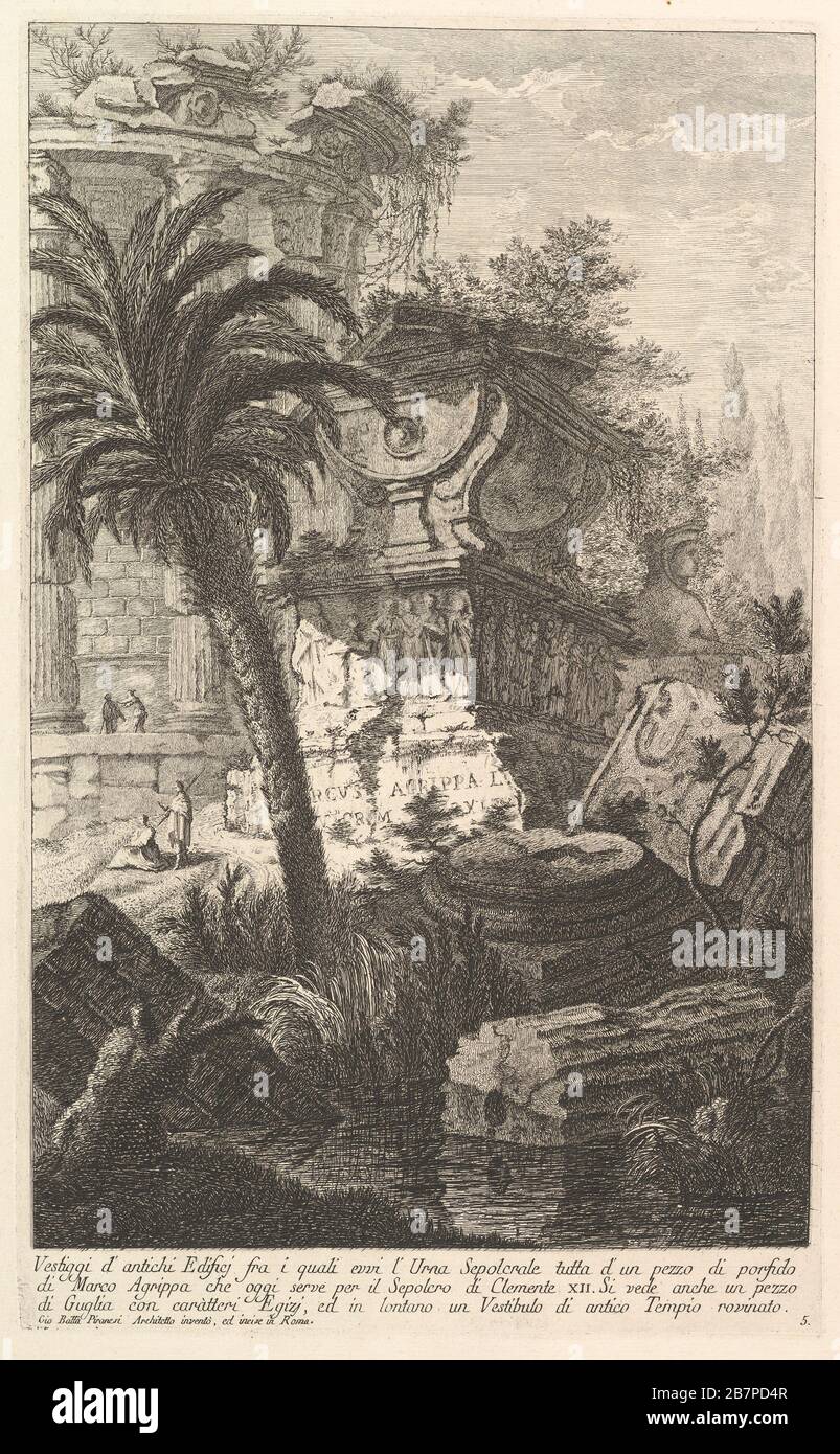 Überreste alter Buldierungen, darunter die sepulkrale Urne des Marcus Agrippa, die ganz aus Porphyr besteht und heute als Grab von Klemens' II. Dient ... (Vestiggi d'antichi EDIFICI fra i quali evvi l'Urna Sepolcrale tutta d'un pezzo di. . .), ca. 1750. Stockfoto