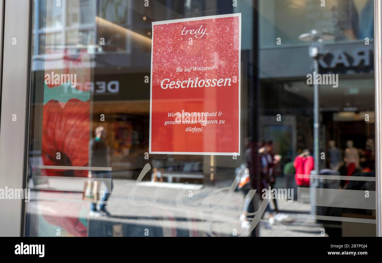 Auswirkungen der Coronavirus-Pandemie in Deutschland, Essen, geschlossene Modeboutique, Stockfoto