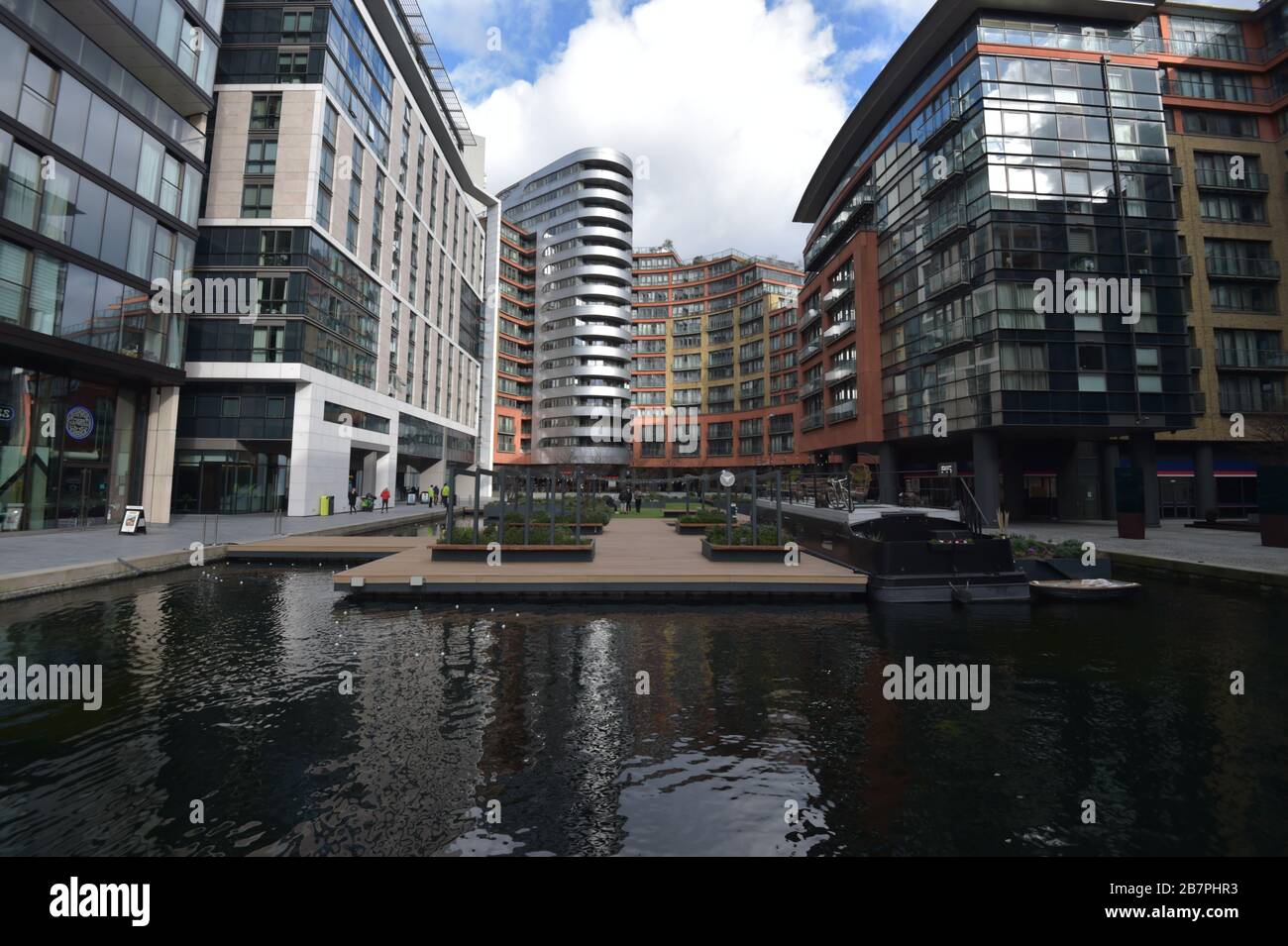 Blick auf den Merchant Square im Paddington Basin, London. Stockfoto